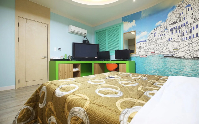 Daejeon Wolpyeong M House