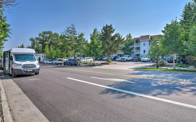 Main St Condo in Tannhauser With Balcony!