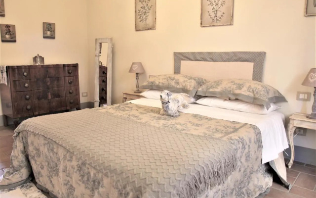 CASALE e GIARDINO a 10 minuti da SIENA