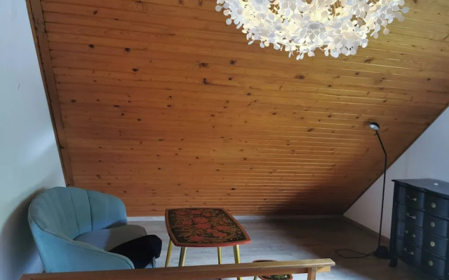 Sunny Wooden House on Creek, 30 Minutes Prague