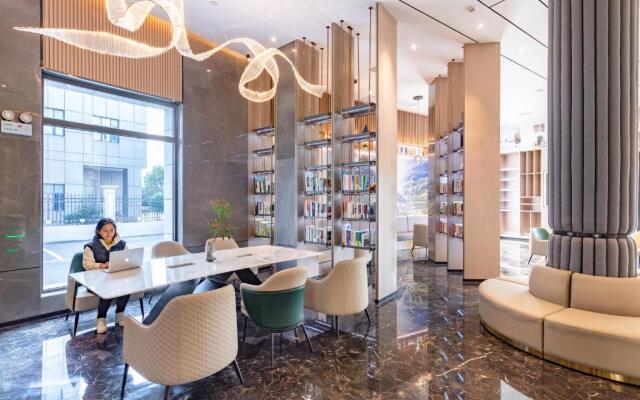 Atour Hotel Wuyue Plaza Anqing