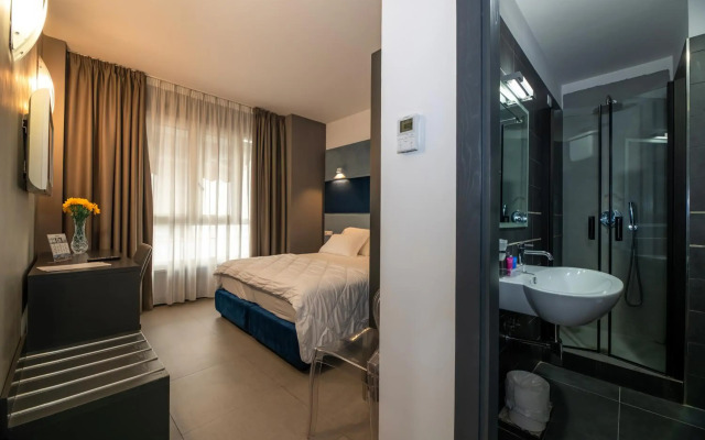 Golden Hotel