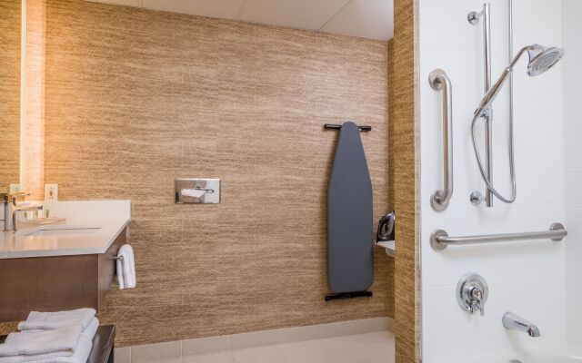 Holiday Inn Manchester Airport by IHG