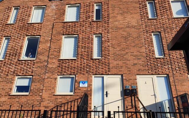Riverdale House(4 Bedrooms) Serviced Accommodation