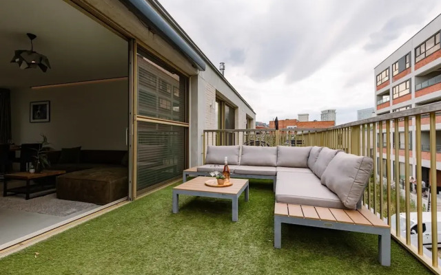 Modern Apartment With Large Terrace