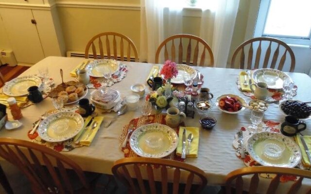 The 1810 Juliand House Bed & Breakfast