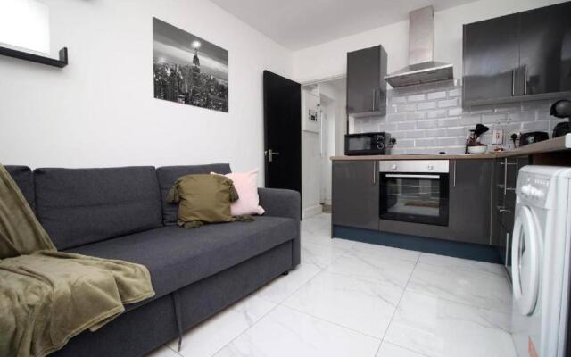 Tavi 3 by Mia Living Modern 1 bedroom apartment