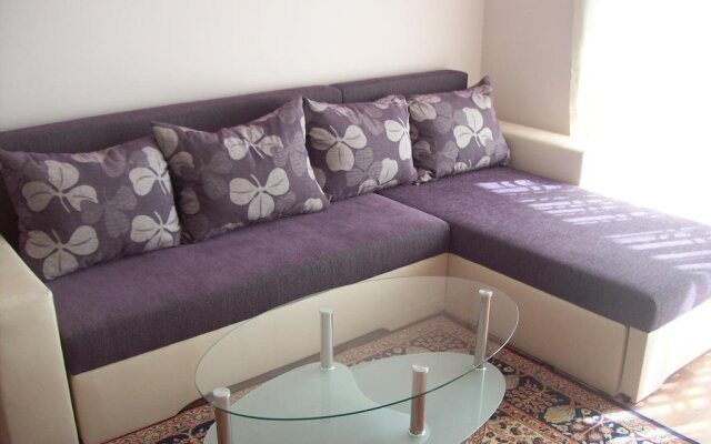 House Rezvaya with rooms for rent