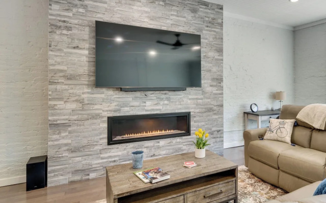 Walk to Downtown: Cozy Lenoir Apartment!