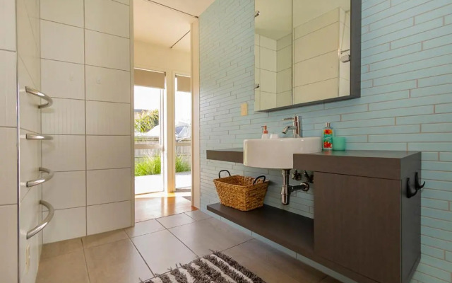 Modpod on The Tee - Matarangi Holiday Home