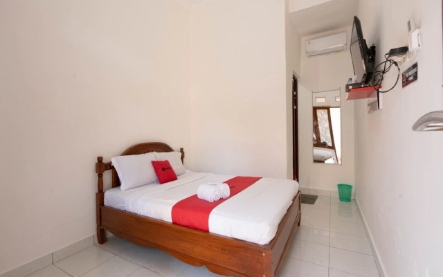 RedDoorz near Buleleng Harbour 2