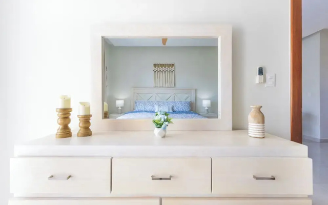 Stylish 1BR Apartment – Pool Access, Close to Beach