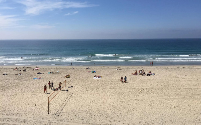 Surfer Beach Hotel