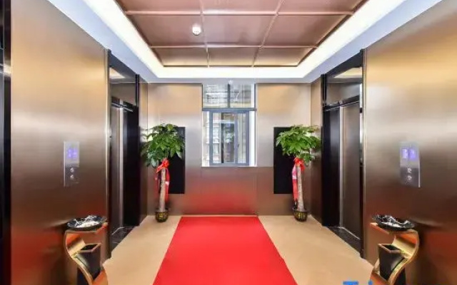 Weierbeijia Peninsula Hotel (Wanda Plaza Xiaohe Subway Station)