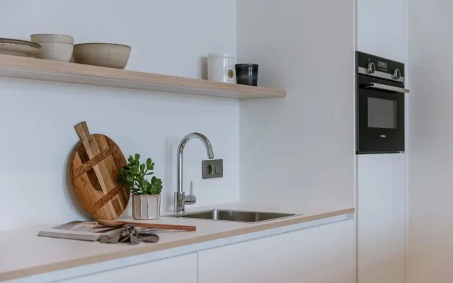 Serene Dikefront Apartment With en Suite Bedrooms and Stunning Views