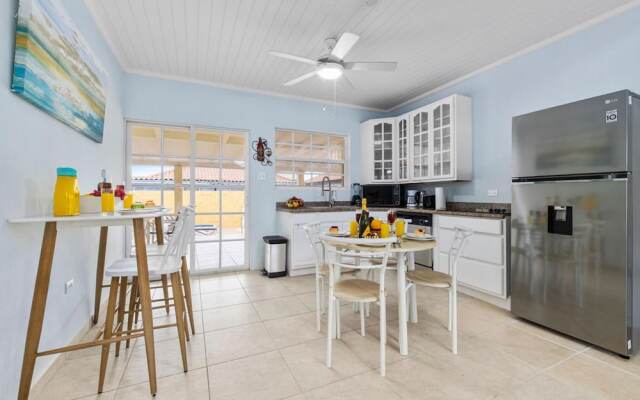 Cute Cozy 3BR Great Location