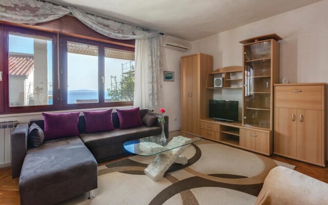 Nice Home in Podstrana With Wifi and 2 Bedrooms