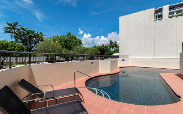 Cairns Ocean View Apartment in Aquarius