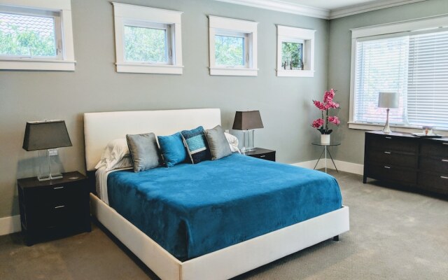 Palm River Estate - Five Bedroom Home