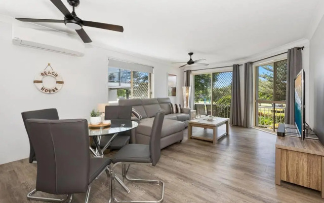 2Bed Beachfront Apartment - Holiday Management