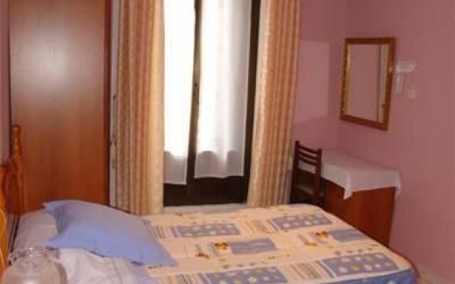 Hostal Dos Naciones
