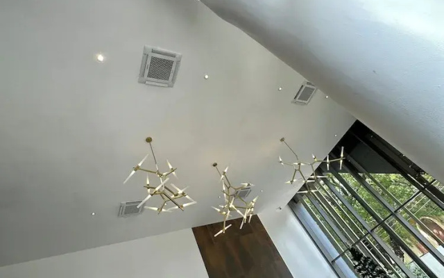 Easy Stay at the Lennox