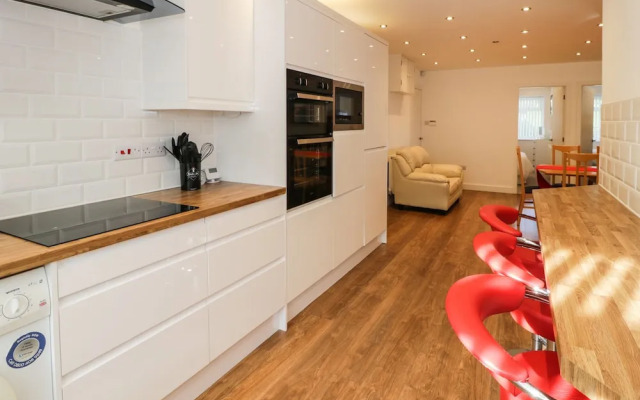 Top Of The Lane Luxury Holiday Apartment