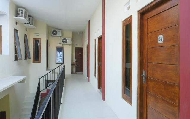 OYO 895 Mahameru Residence