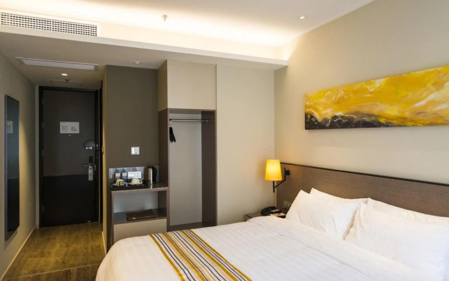 Home Inn Plus Shanghai Chifeng Road Metro Station