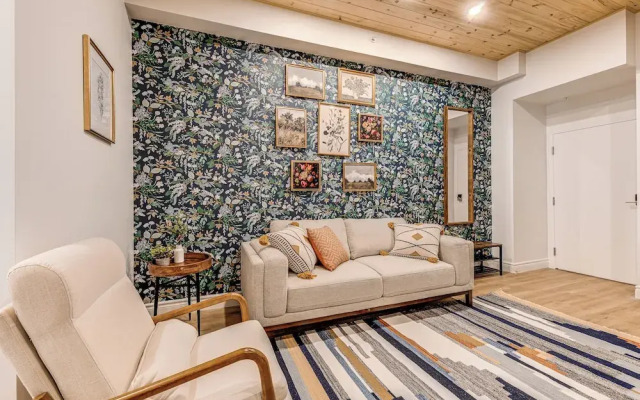 Historic Two Bedroom Facing Parliament