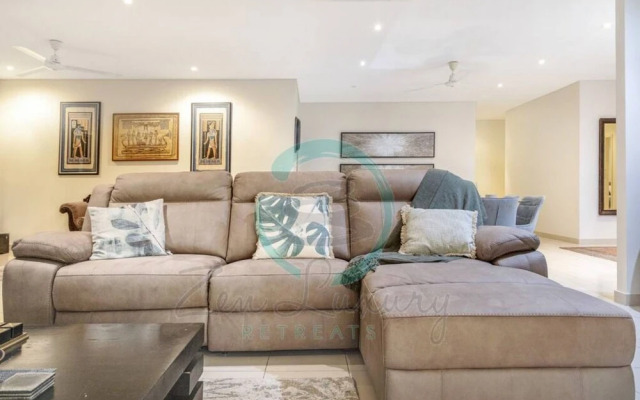 ZEN Imperial 4-br Stylish Penthouse in CBD Pool