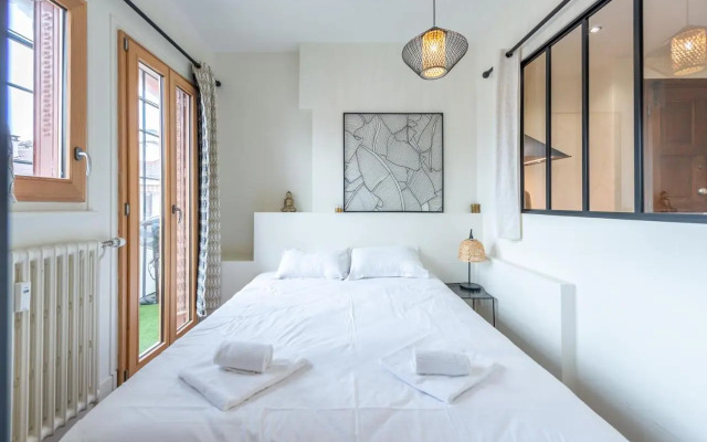 Pretty 2 rooms in the city center