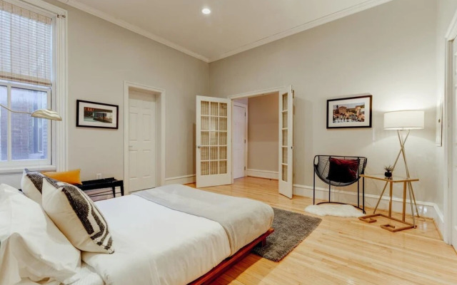 Walk everywhere from Stunning Architectural Flat!