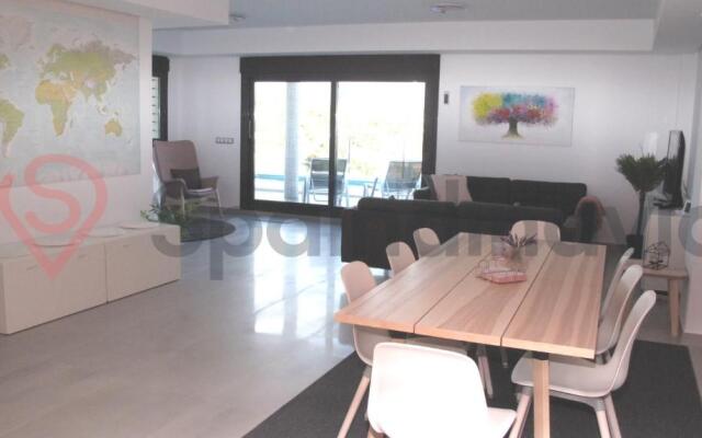 Astonishing beach and pool house