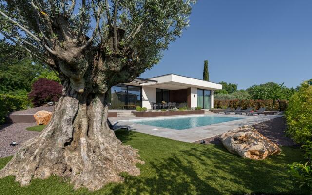 Piera in Brzac with 4 bedrooms and 4 bathrooms