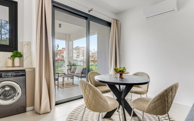 Sanders Triple - Lovely 1-bdr Apt With Balcony