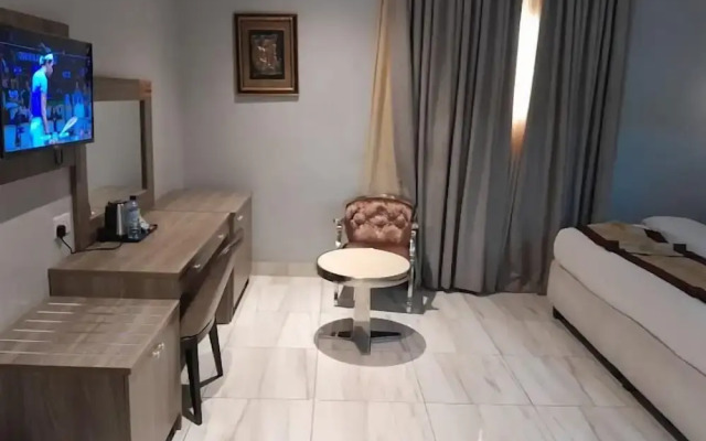 Maxbe Continental Hotel