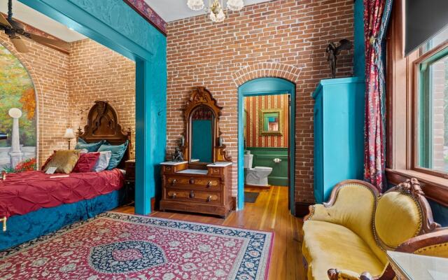 The Peerless Hotel by WanderLodges