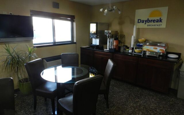 Days Inn Le Roy/Bloomington Southeast