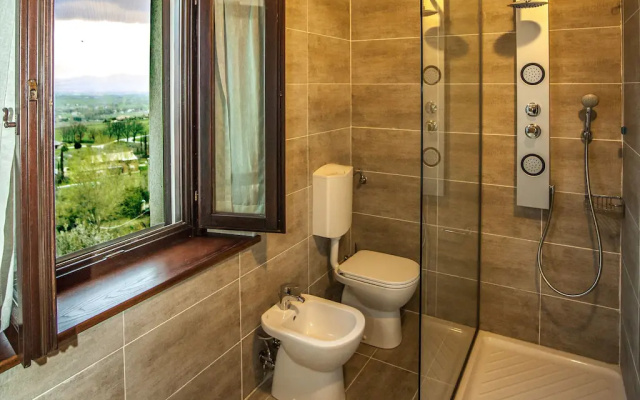 Alluring apartment in Passaggio di Bettona with pool