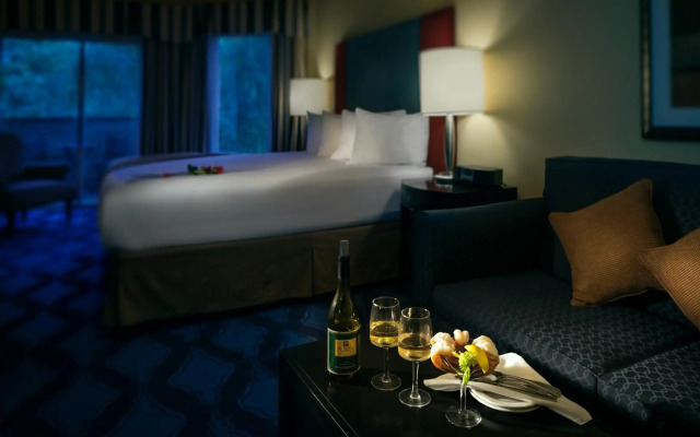Plaza Inn & Suites at Ashland Creek