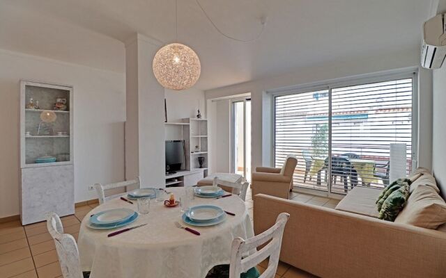 Monte Gordo Downtown by Homing