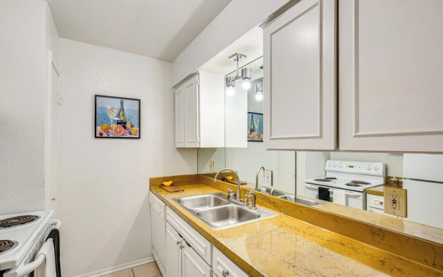 Dallas Condo in Walkable Knox Street District!