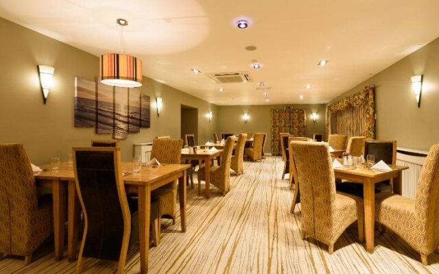 The Britannia Inn & Waves Restaurant