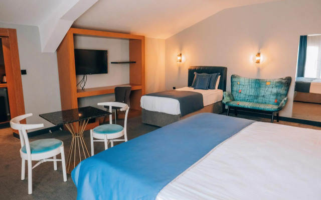 Roof 264 Hotel and Suites