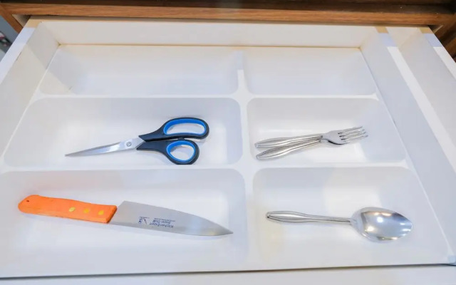 Elegant 2BR Gallery West Apartment