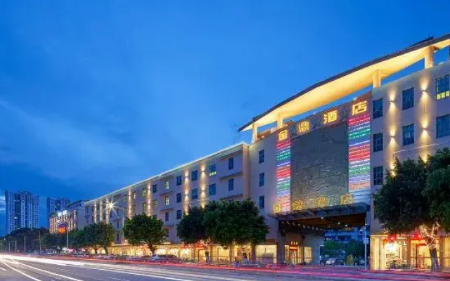 Jinding Hotel (Guangzhou North Station Huaguoshan Park Subway Station)