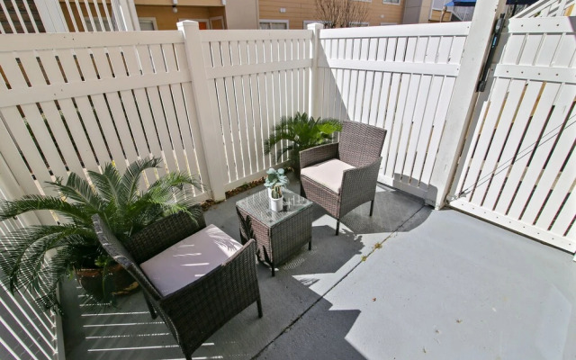 Palms at Cove View 1011-birder's Delight