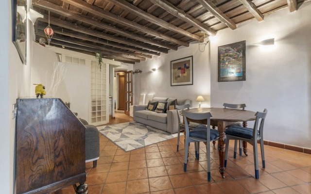 Stylish Flat Domus Aurea