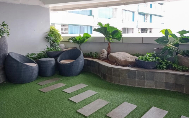 Redliving Apartemen Grand Kamala Lagoon Pekayon Tower Barclay North